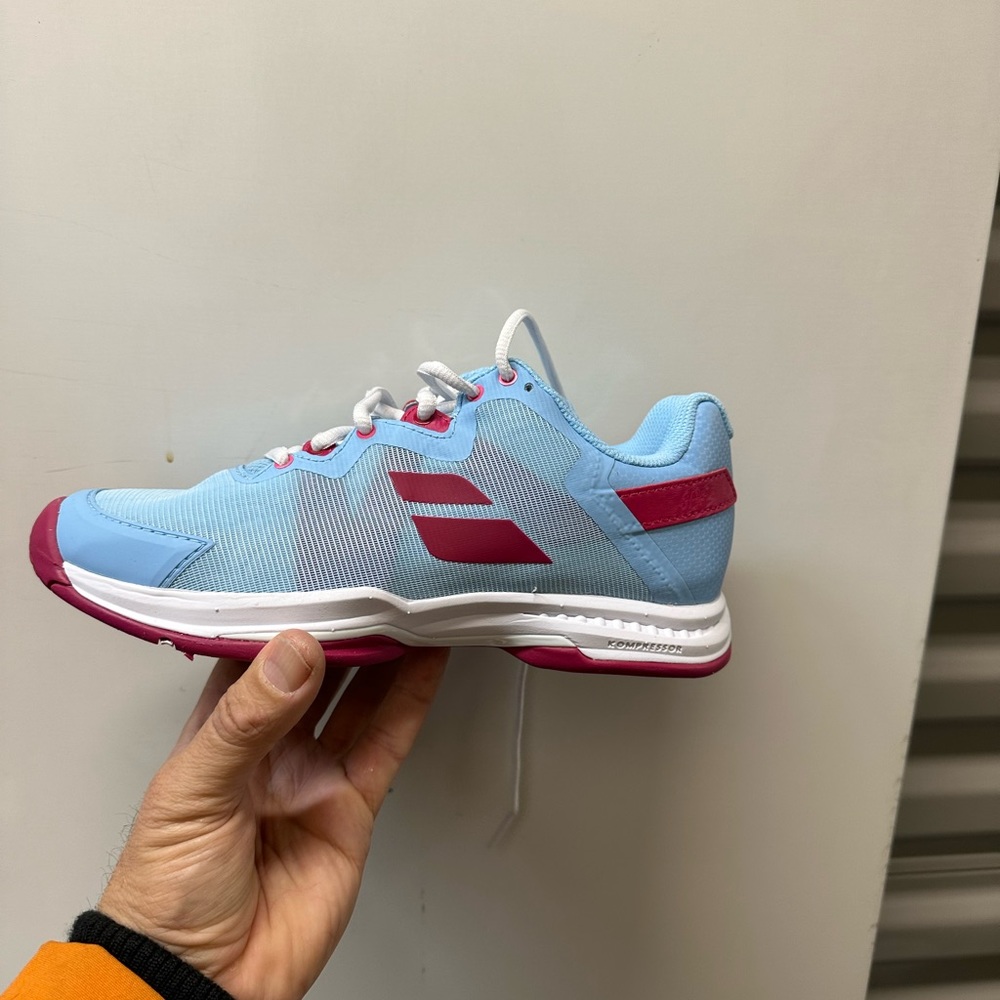 - Babolat tennis shose size 6 7. 7.5 women blue and red